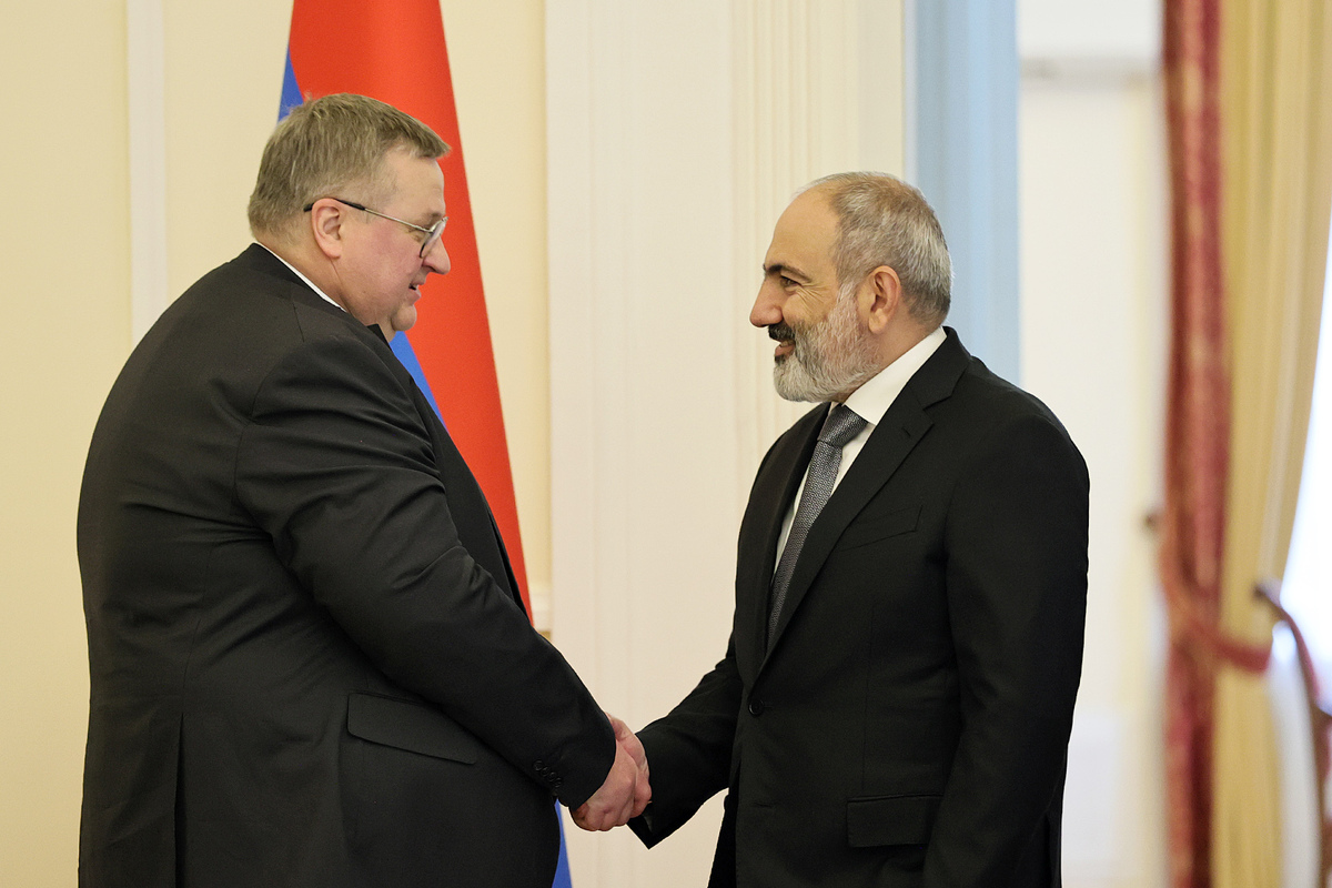 Премьер-министр Пашинян принял Алексея Оверчука