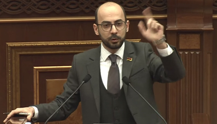 Մի կողմ դիր բոլոր վախերը, արի և նման «հուժկու» մտքերը հնչեցրու բոլորիս դիմաց կանգնած.Արթուր Հովհաննիսյանը՝ Մամիջանյանին