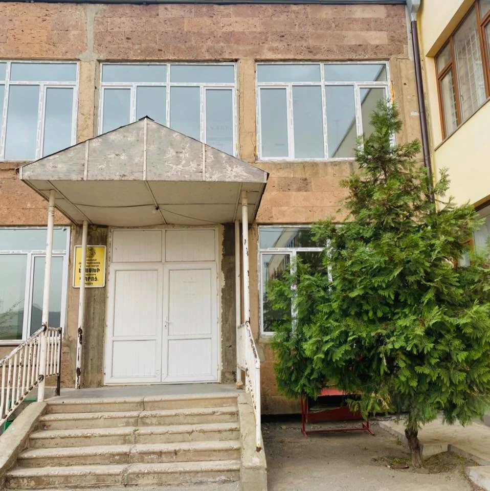 Երասխի դպրոցում հայրը ներխուժել է դասասենյակ ու սկսել ծեծել աղջկան․ «Հրապարակ»