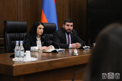 «Մեր երկրի համար շատ կարևոր շրջան է»․ ՔՊ-ականները ԱԺ-ում ուսանողների են ընդունել