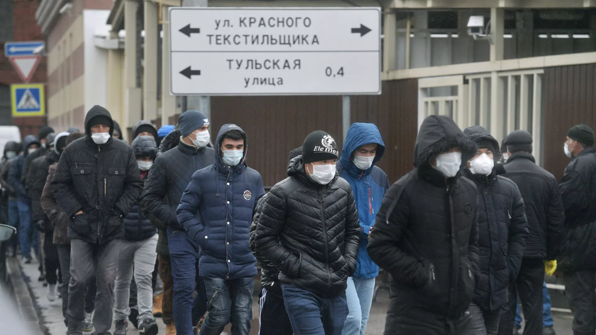 Мигрантов в России с 7 января обяжут уведомлять МВД о начале работы в стране
