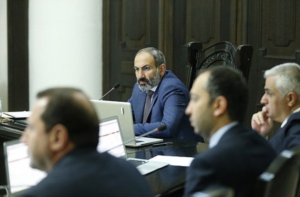 Մեկուսացման մեջ գտնվող անձը ուղեկցությամբ մասնակցել է թաղման արարողության, սակայն  կանոնները չի պահպանել . վարչապետ