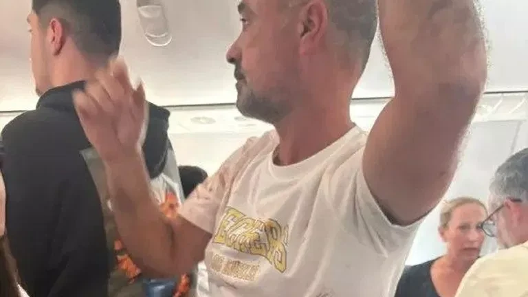 Սոցցանցերում հայտնվել են FlyDubai-ի չվերթի օդաչուների կռվի հետևանքների լուսանկարները