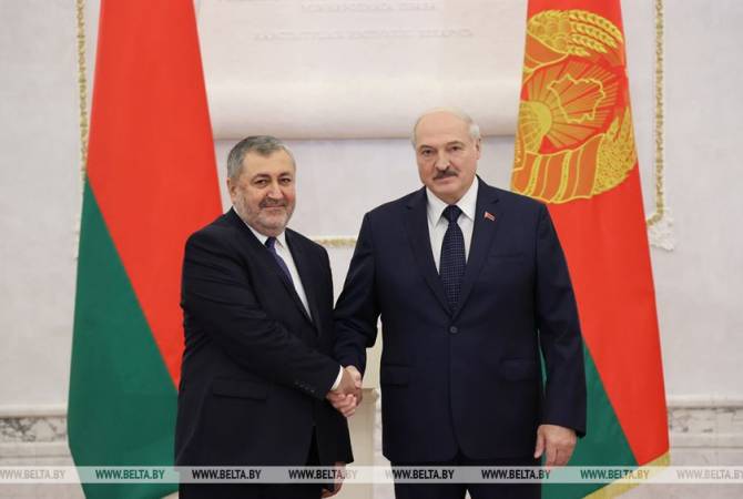 Ալեքսանդր Լուկաշենկոյին իր հավատարմագրերն է հանձնել Բելառուսում ՀՀ նորանշանակ դեսպան Ռազմիկ Խումարյանը