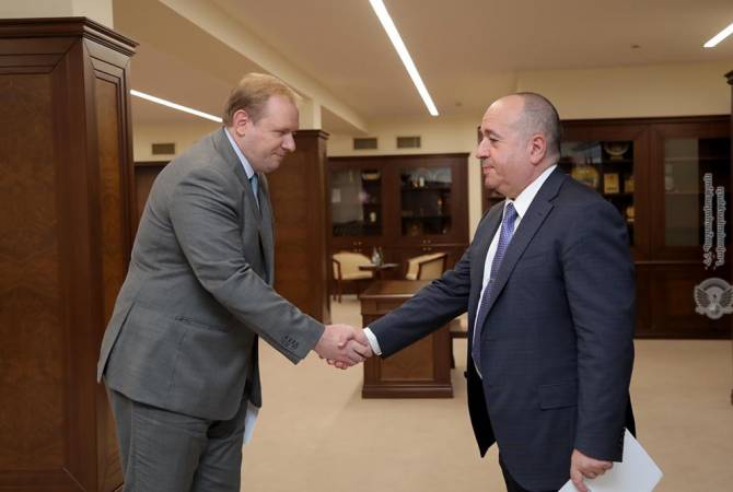 Министр обороны принял генерального директора ЗАО «Южно-Кавказская железная дорога» 