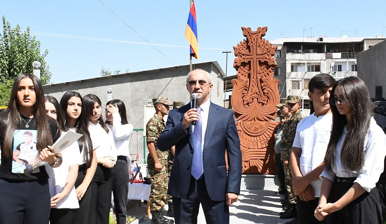 Արմավիրի մարզպետը ներկա է եղել 44-օրյա պատերազմում զոհված Մխիթար Գրիգորյանի հիշատակը հավերժացնող հուշարձանի բացմանը