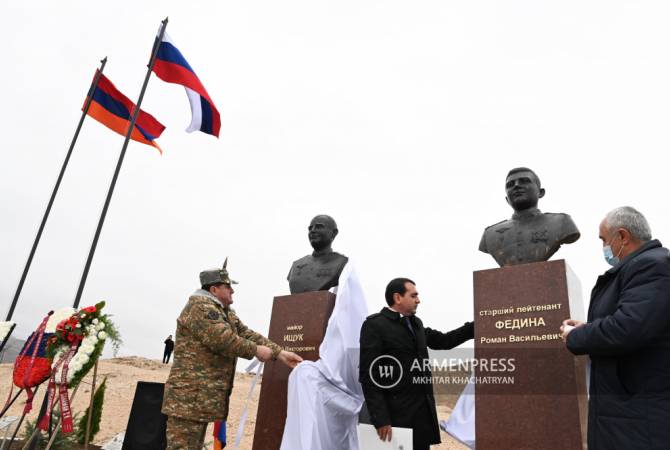 Երասխում բացվեց Ադրբեջանի կողմից «պատահմամբ» խփված ռուսական ուղղաթիռի զոհված սպաների հուշարձանը