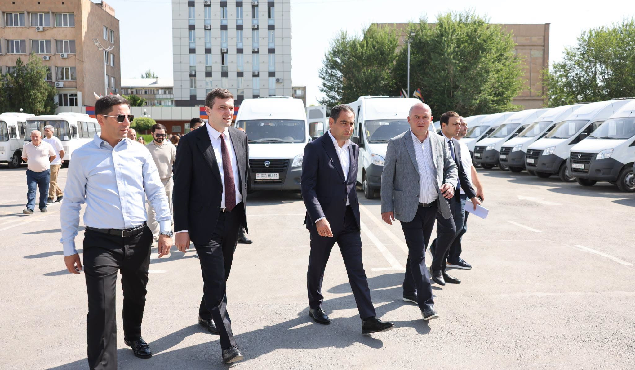 ՏԿԵ նախարարը ծանոթացել է Արարատի մարզի միասնական երթուղային ցանցի նոր տրանսպորտային միջոցների ամբողջական խմբաքանակին
