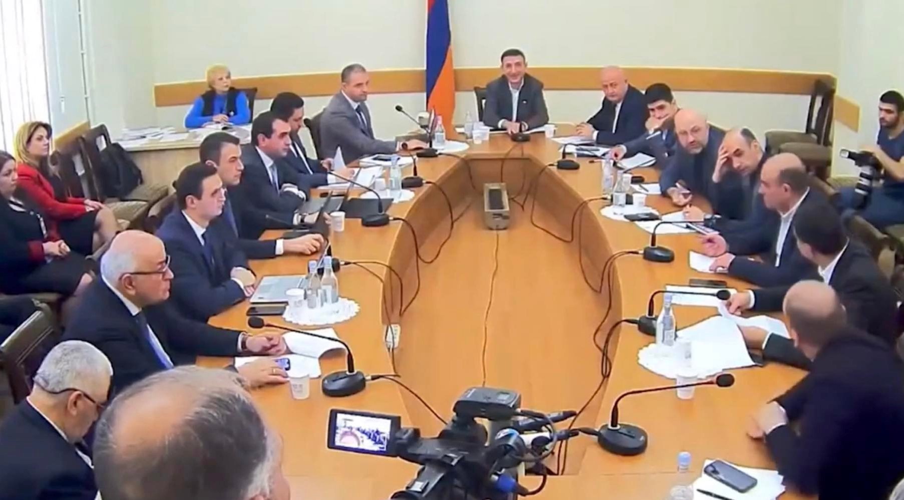 «Քեզ հանգիստ պահի, ա՛յ տղա». «Լրիվ ցնդե՞ ես». վիճաբանություն՝ ԱԺ հանձնաժողովի նիստում
