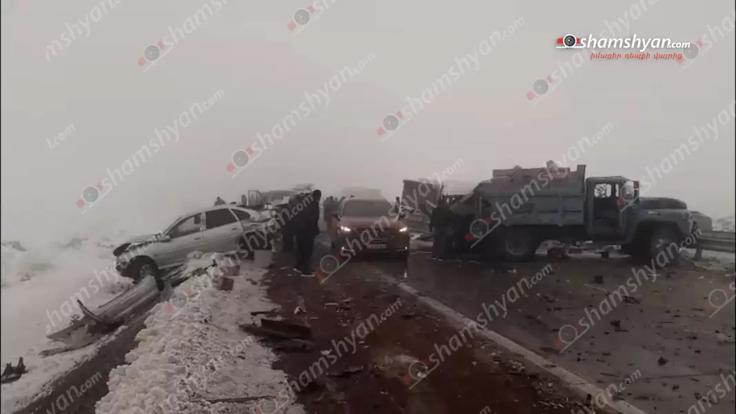 Թալին-Բազմաբերդ-Կաքավաձոր խաչմերուկում բախվել են մի քանի ավտոմեքենաներ․ կան վիրավորներ