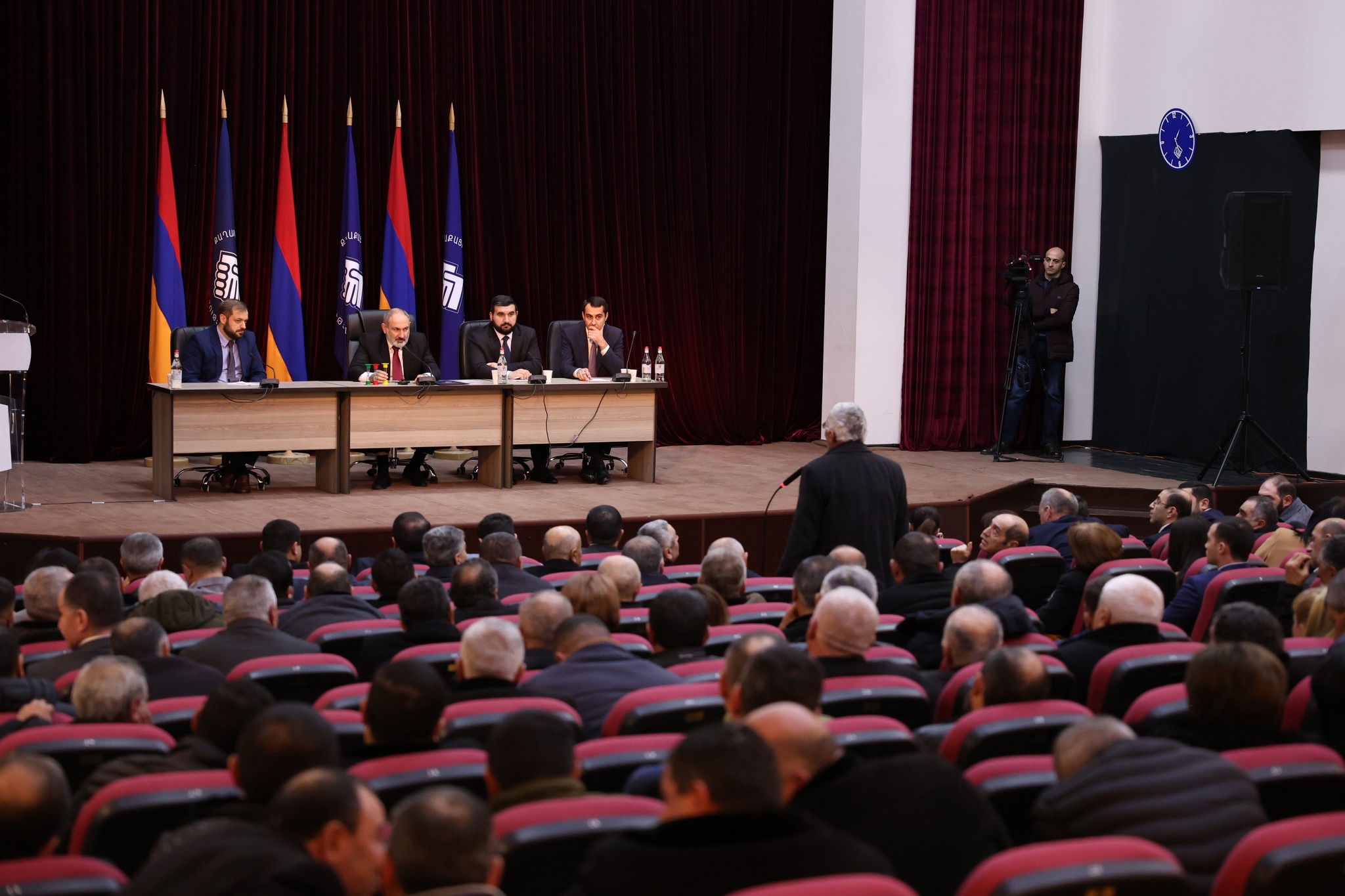 Նիկոլ Փաշինյանի գլխավորությամբ Գավառում տեղի է ունեցել ՔՊ կուսակցության նախաձեռնող խմբի նիստ