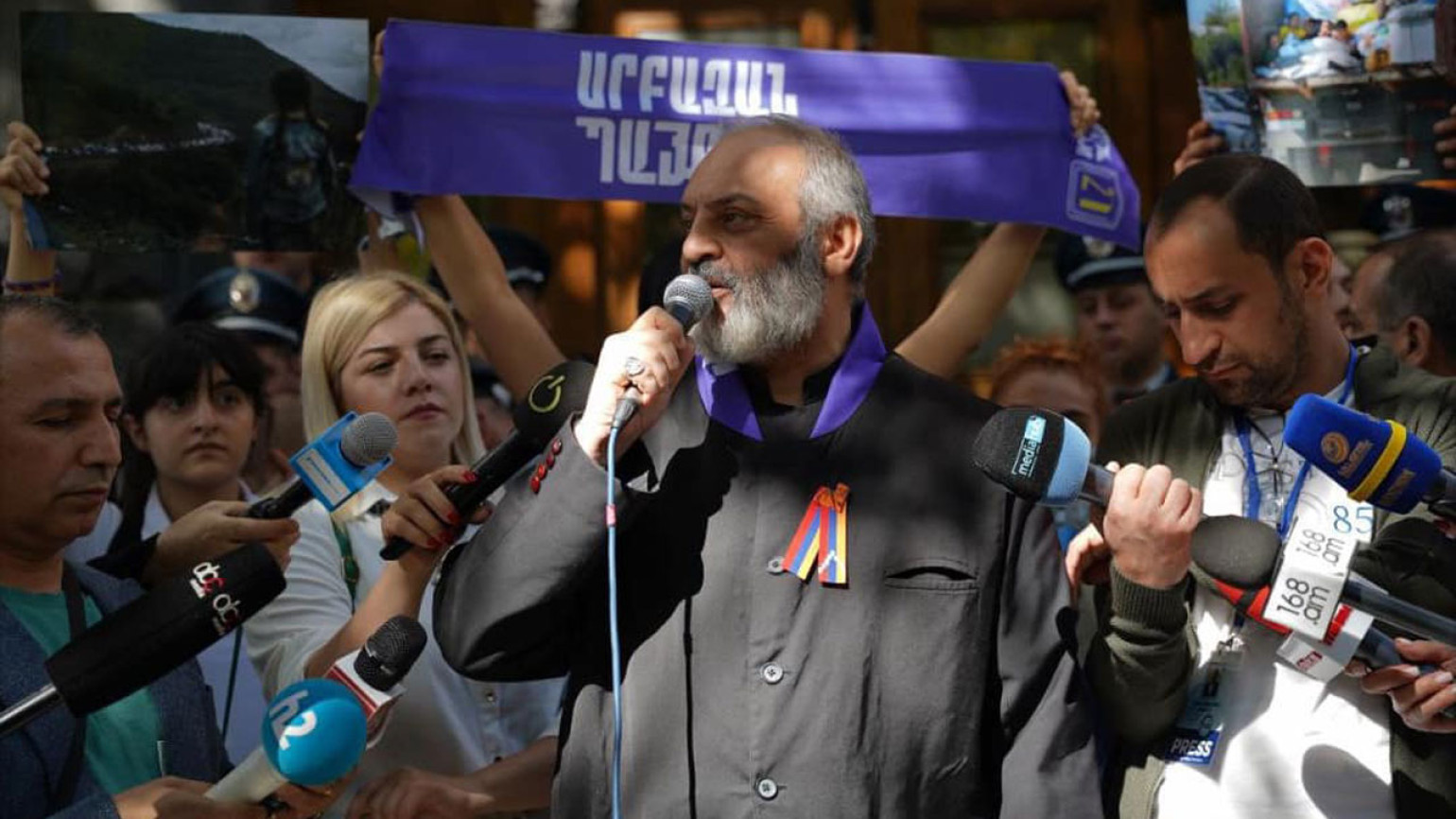 «Սրբազան պայքար»-ի գործով կալանավորվածների խցերում պարբերաբար ու շատ խիստ խուզարկություններ են կատարվում․ փաստաբան