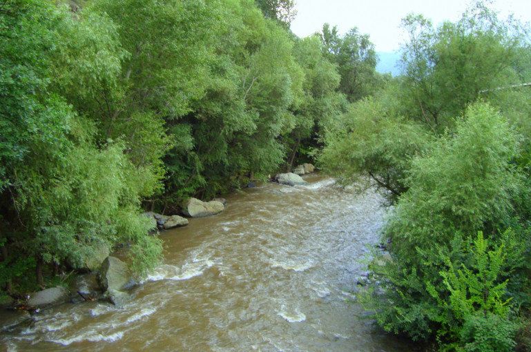 Արենի-Արփի ճանապարհին «ԿամԱԶ»-ը դուրս է եկել ճանապարհից ու շրջվել Արփա գետը․ կան վիրավորներ