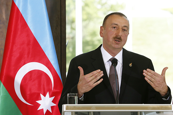 Алиев: поездки официальных лиц Армении в Нагорный Карабах мешают нормализации отношений