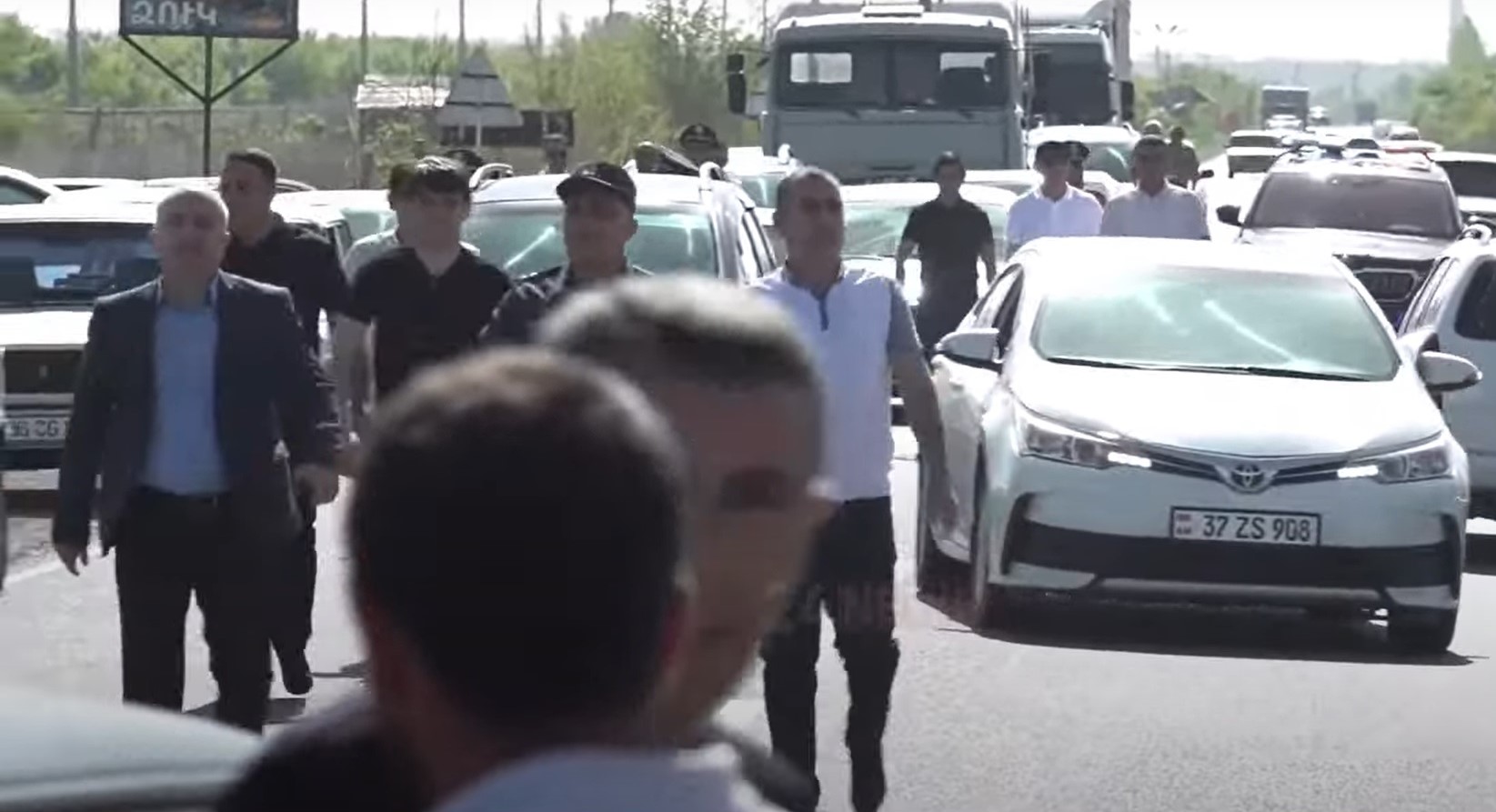 Քաղաքացիները փակել են Արմավիր-Գյումրի ճանապարհը. ուղիղ