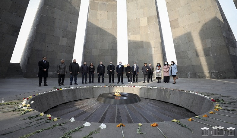 Украинские парламентарии посетили мемориал жертв Геноцида армян в Цицернакаберде