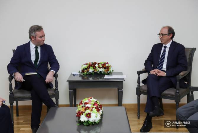 Ара Айвазян встретился с госсекретарем по ИД Франции Лемуаном: обе стороны отметили важность вывода иностранных вооруженных террористов, переброшенных в регион Турцией, с точки зрения международной и региональной безопасности