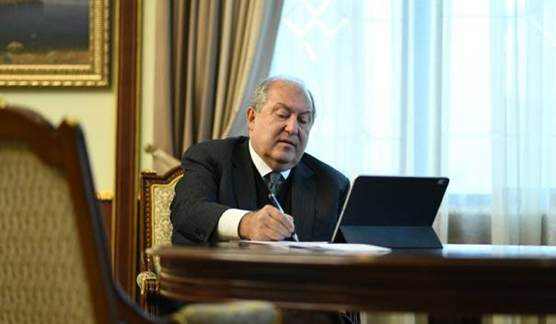 Արմեն Սարգսյանն օրենք է ստորագրել