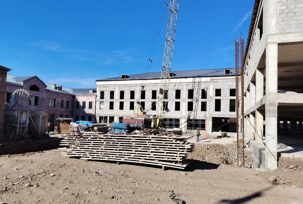 Քաղաքաշինության կոմիտեի նախագահը շրջայց է կատարել Երևանի և մարզերի շինարարական հրապարակներ