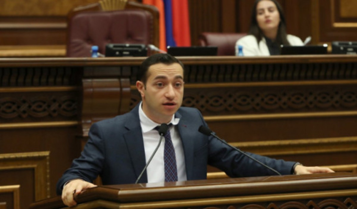Մխիթար Հայրապետյանը հայտնվել է լուսանցքից դուրս. «Ժողովուրդ»