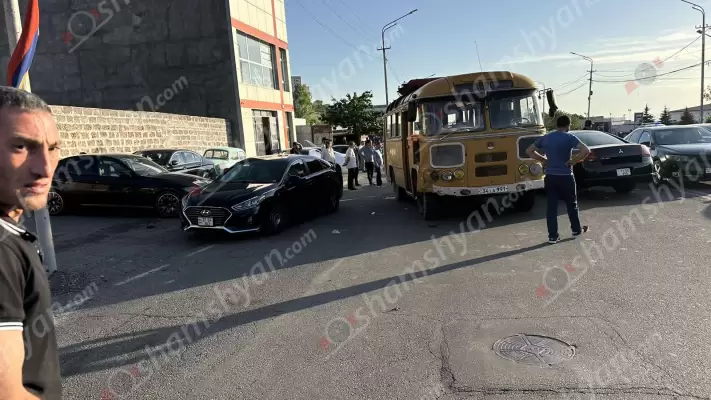 Շղթայական ավտովթար Երևանում․ Թբիլիսյան խճուղում բախվել են «Mitsubishi Galant»-ը, «Hyundai Sonata»-ն, «PAZ» ավտոբուսը, «Opel Zafira»-ն ու «Nissan Rogue»-ը