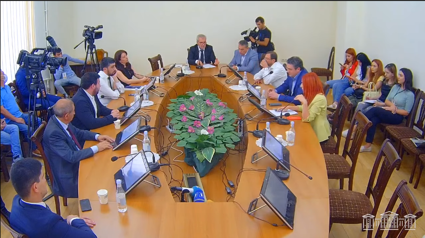 Մեկնարկել է ԱԺ պաշտպանության և անվտանգության հարցերի մշտական հանձնաժողովի արտահերթ նիստը․ Ուղիղ