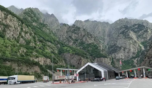 ՀՀ-ում ավտոճանապարհներն անցանելի են, Լարսը բաց է բոլոր տեսակի տրանսպորտային միջոցների համար