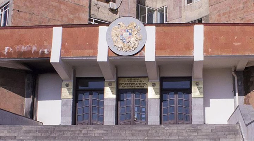 «Երևան սիթի»-ի աշխատակիցը մտել է ԴԱՀԿ-ի շենք և սպառնացել ինքն իրեն հրկիզել