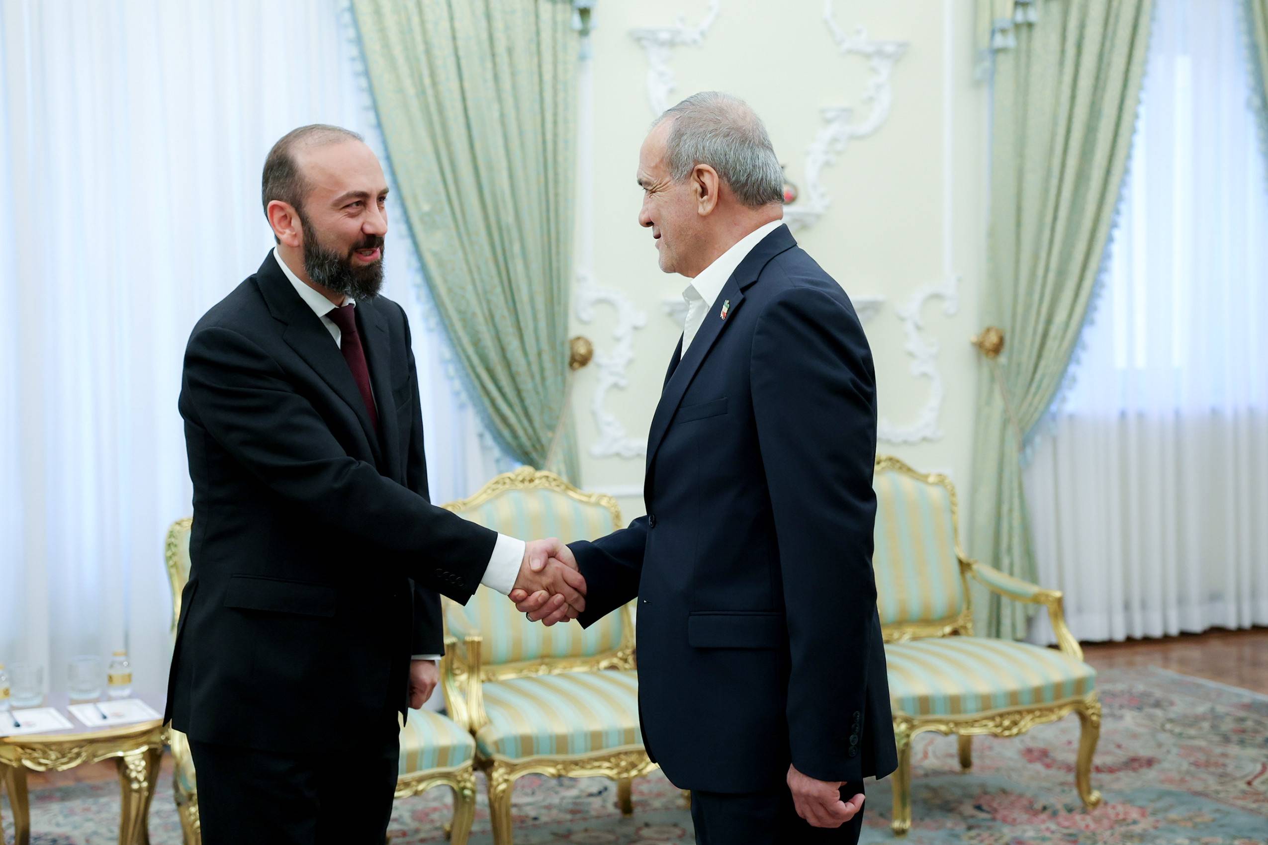 Միրզոյանն Իրանի նախագահին ներկայացրել է ԹՐԻՓՓ նախագծի իրականացման ընթացքը