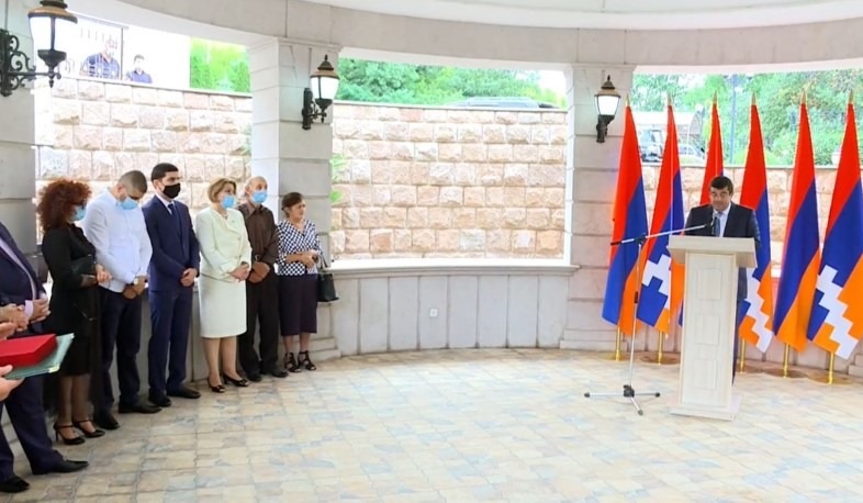 Արցախում կայացավ Արթուր Մկրտչյանին և Արմենակ Ուրֆանյանին «Արցախի հերոս» կոչում շնորհելու արարողությունը