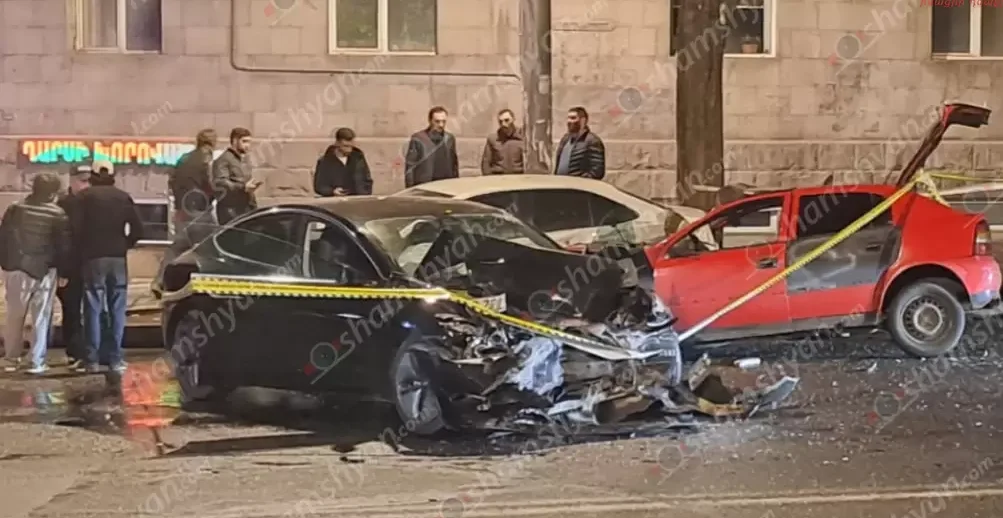 Երևանում բախվել են «Tesla»-ն, «Toyota»-ն ու «Opel»-ը. կա տուժած