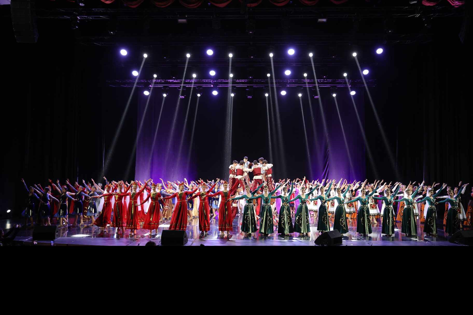 «Կամուրջ» մշակութային կենտրոնի նախաձեռնությամբ կայացել է նախադեպը չունեցող շքերթ֊ հանդիսություն