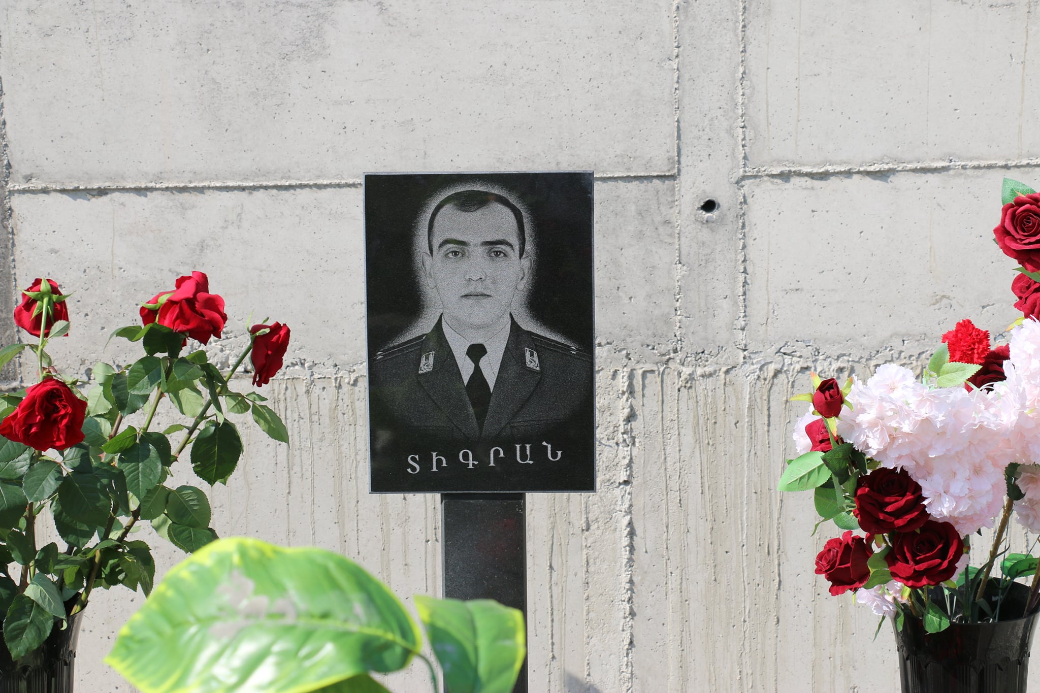 Այսօր 44-օրյա պատերազմում զոհված ոստիկանության լեյտենանտ Տիգրան Պետրոսյանի մահվան տարելիցն է
