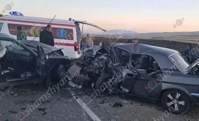 Արագածոտնի մարզում բախվել են «Mercedes»-ն ու «GAZ 3110»-ը. կան 2 զոհ, 3 վիրավոր
