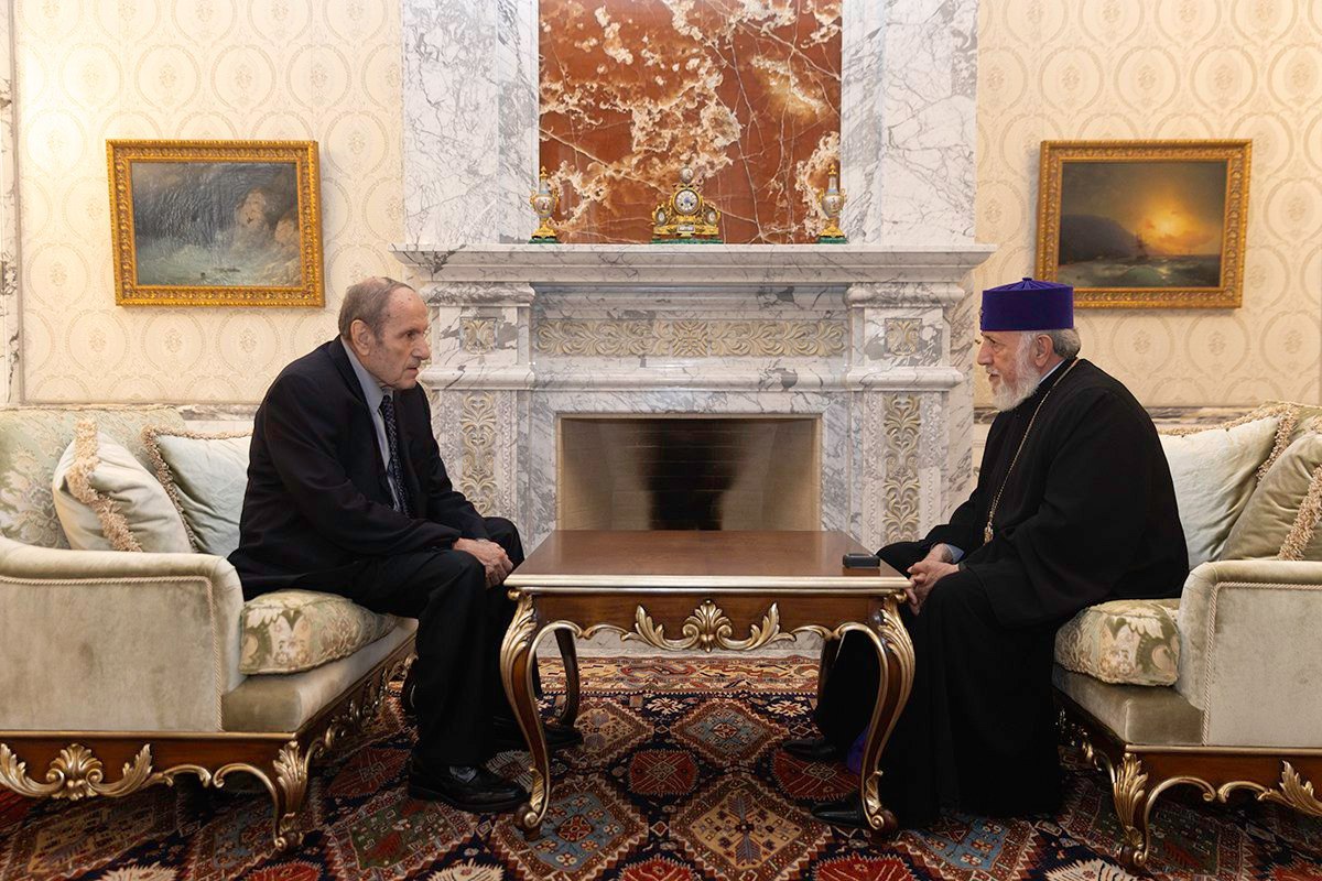 Լևոն Տեր-Պետրոսյանն ացելել է Մայր Աթոռ Սուրբ Էջմիածին