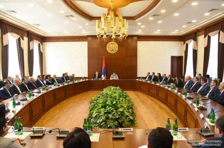 Любой интеграционный процесс с Азербайджаном исключен: Президент Арутюнян представил новоназначенного государственного министра Республики Арцах