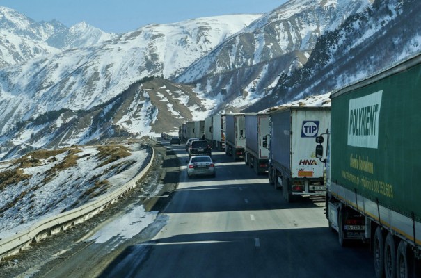 Վերին Լարս տանող ճանապարհը կրկին փակվել է բեռնատարների համար
