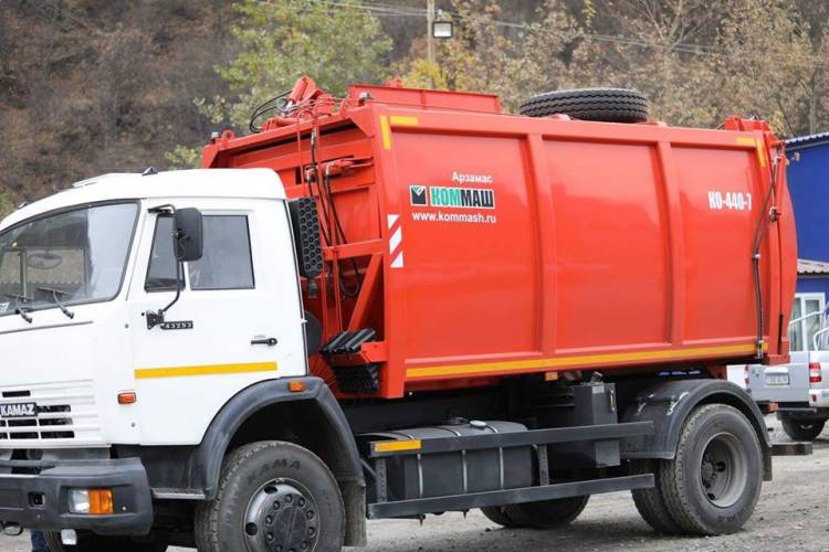Երևանի քաղաքապետարանը նոր Կամազ է նվեր ստացել ոմն Դավիթ Դավթյանից