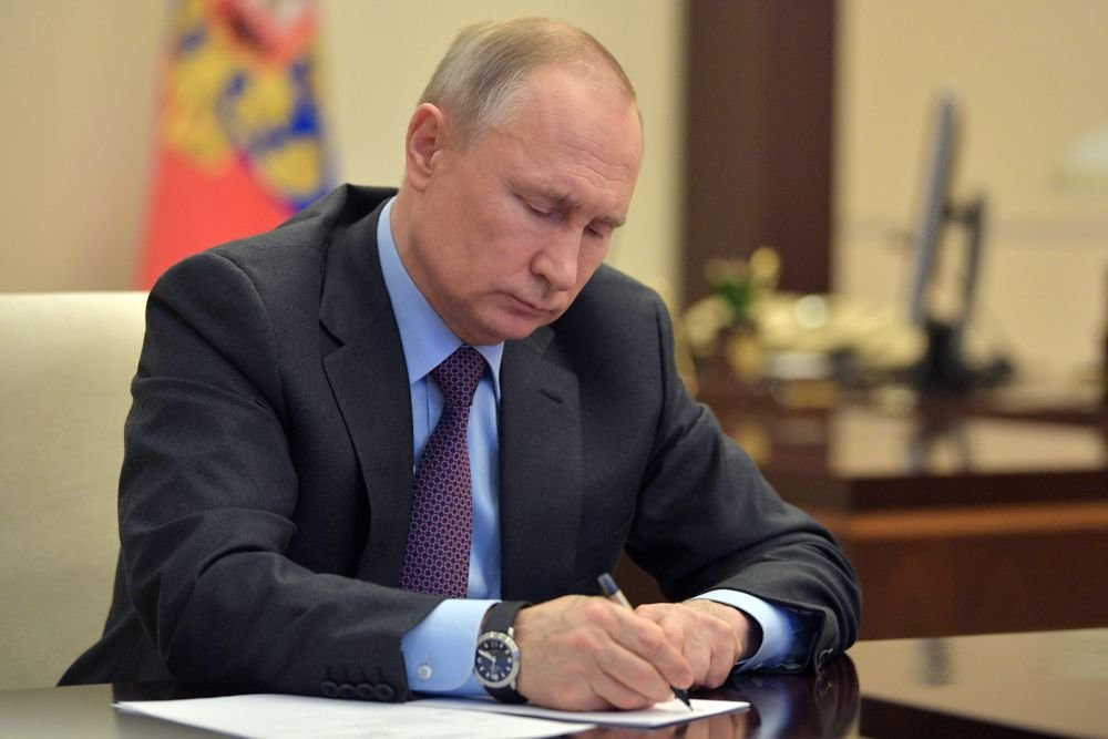 Путин продлил до 30 сентября 2021 года срок временного пребывания мигрантов в России без санкций