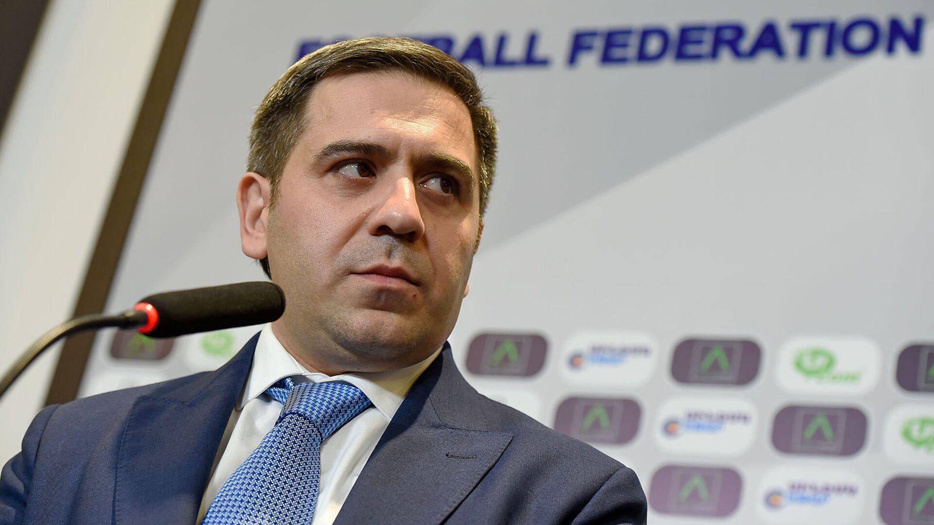 Դուք ուրիշ հերոսի անուն չգիտե՞ք. ինչու է լարված ՀՖՖ նախագահը. «Փաստ»