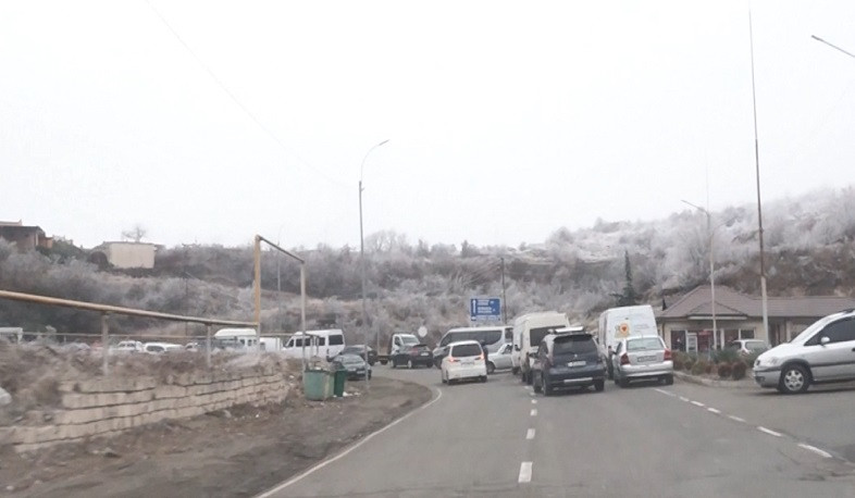 Արցախը ՀՀ-ին կապող մայրուղին շարունակում է փակ մնալ․100-ավոր քաղաքացիներ մնացել են ճանապարհին