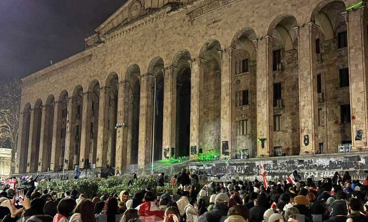 Թբիլիսիում վերսկսվել է հակակառավարական ցույցը. ցուցարարների դեմ ջրի շիթեր են կիրառվում