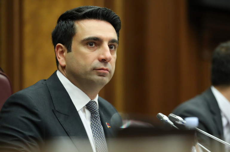 Այնպես չէ, որ Սեյրան Օհանյանի ազդեցությունը շատ մեծ է «Հայաստան» դաշինքում, ուստի կոչ եմ անում՝ իր կուսակիցներից ճշտի, թե ինչ են խոսել ԱՀ ԱԺ նախագահի հետ. Սիմոնյան