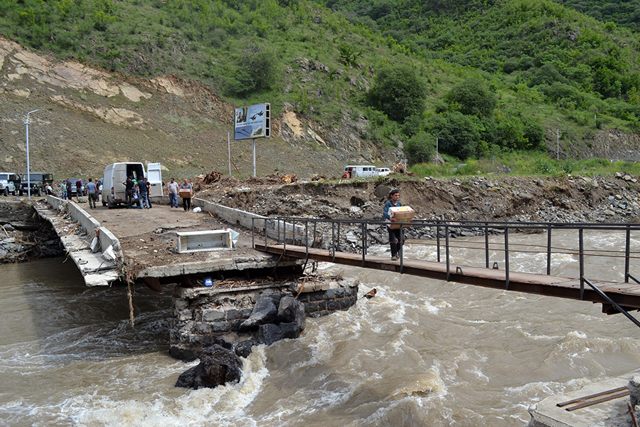 Ախթալայի մոտ երկրորդ ժամանակավոր կամուրջն է կառուցվել. Իսկ ե՞րբ կկաֆռուցվեն հիմնական կամուրջները