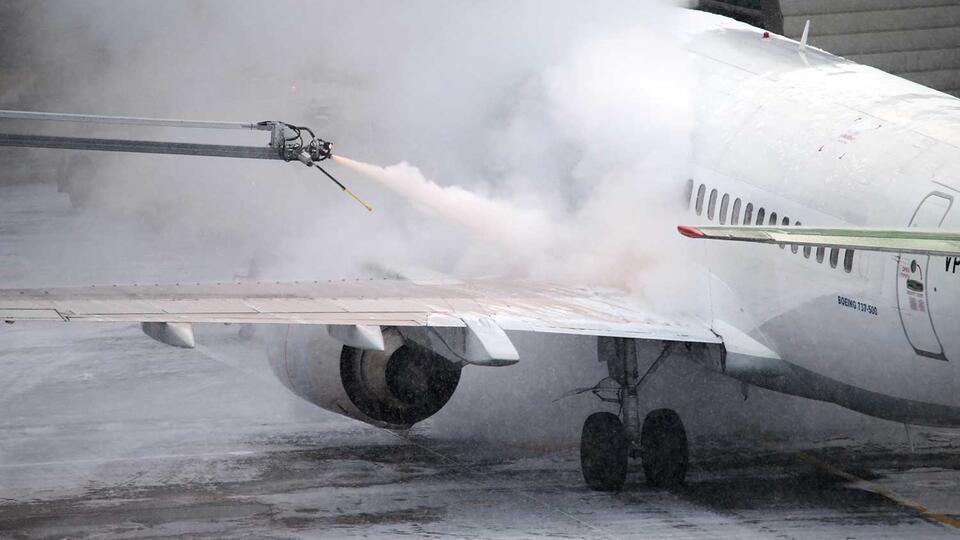 В московских аэропортах из-за снегопада задержаны 35 рейсов