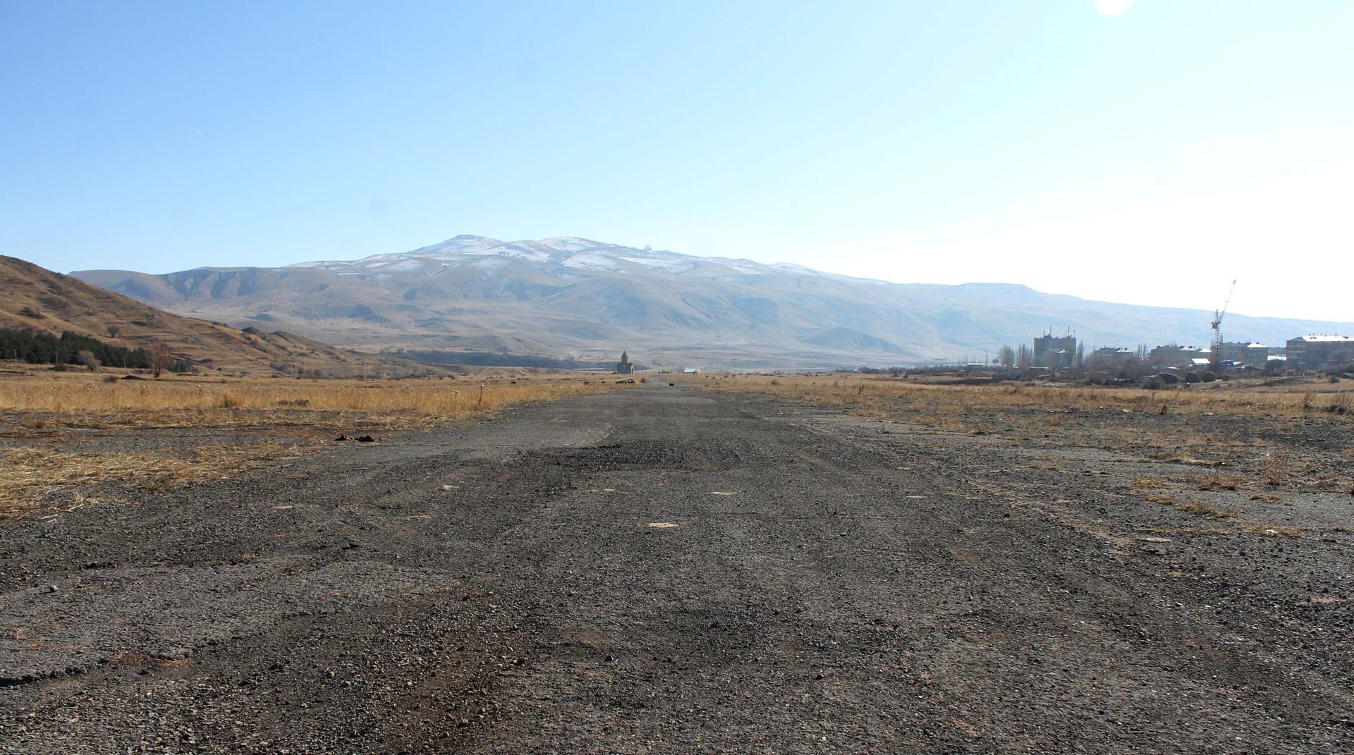 Ջերմուկում ծրագրում են մինչև 2028 թ. նոր օդանավակայան կառուցել. ծրագիր, որ քննարկվում է շուրջ 20 տարի. «Հետք»