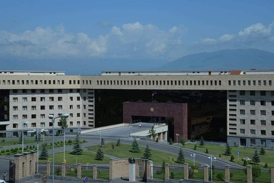 Подразделения ВС Азербайджана открыли огонь из стрелкового оружия по армянским позициям, расположенным на участке Норабак