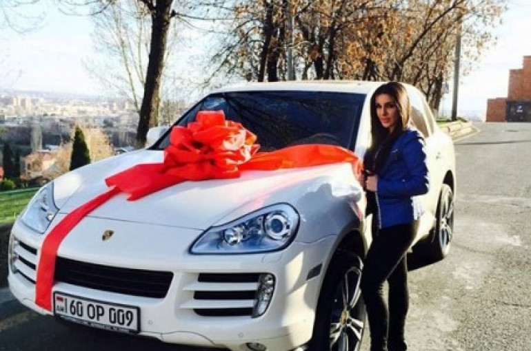 «Փարվանա» ռեստորանի տարածքում թալանել են երգչուհի Մարգարիտա Բարխոյանի Porsche Cayenne-ը