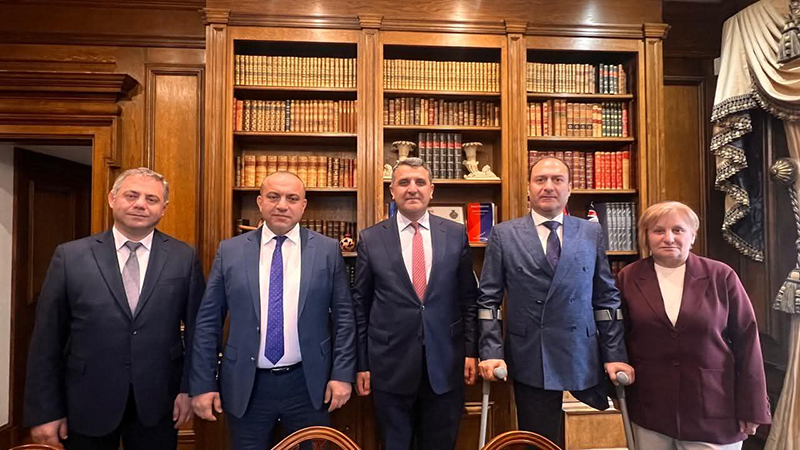 Արման Դիլանյանը ՄԹ-ում ՀՀ դեսպանին է հանձնել ՍԴ հուշամեդալը