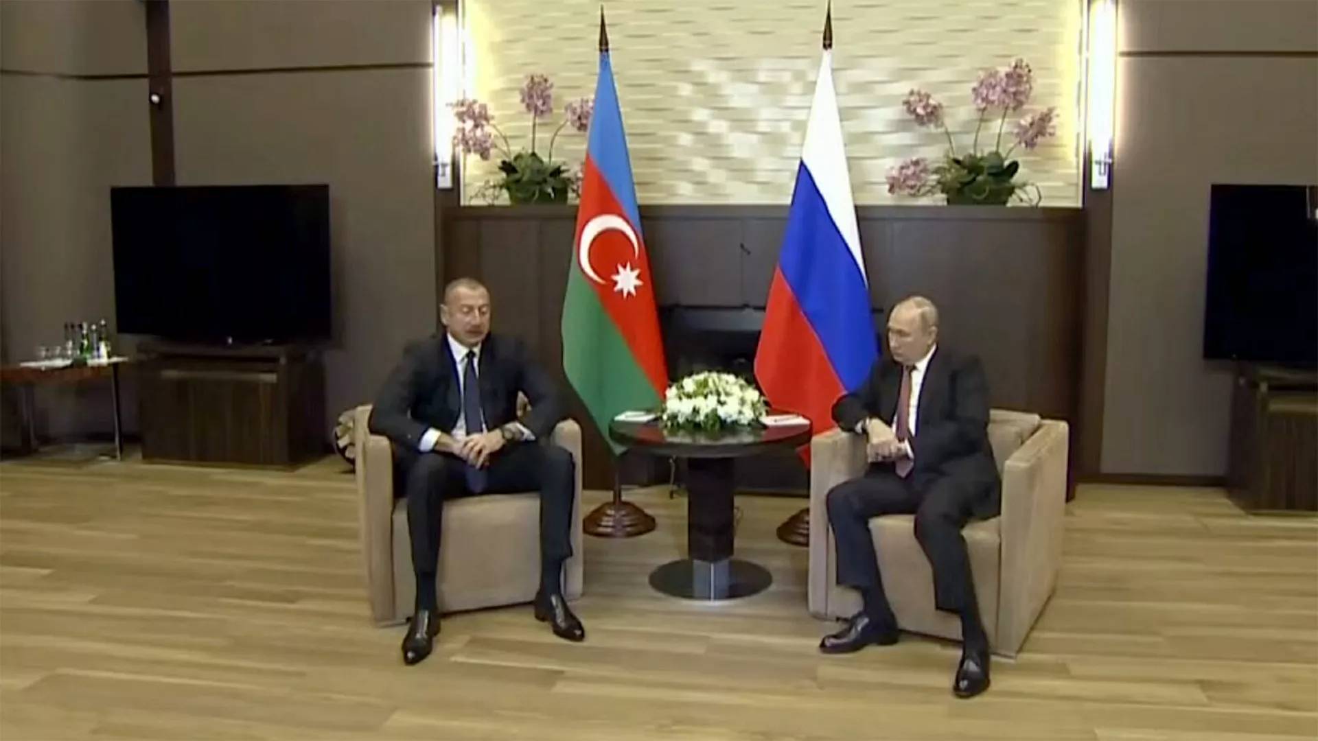 Путин и Алиев обсудили ситуацию на границе Армении и Азербайджана